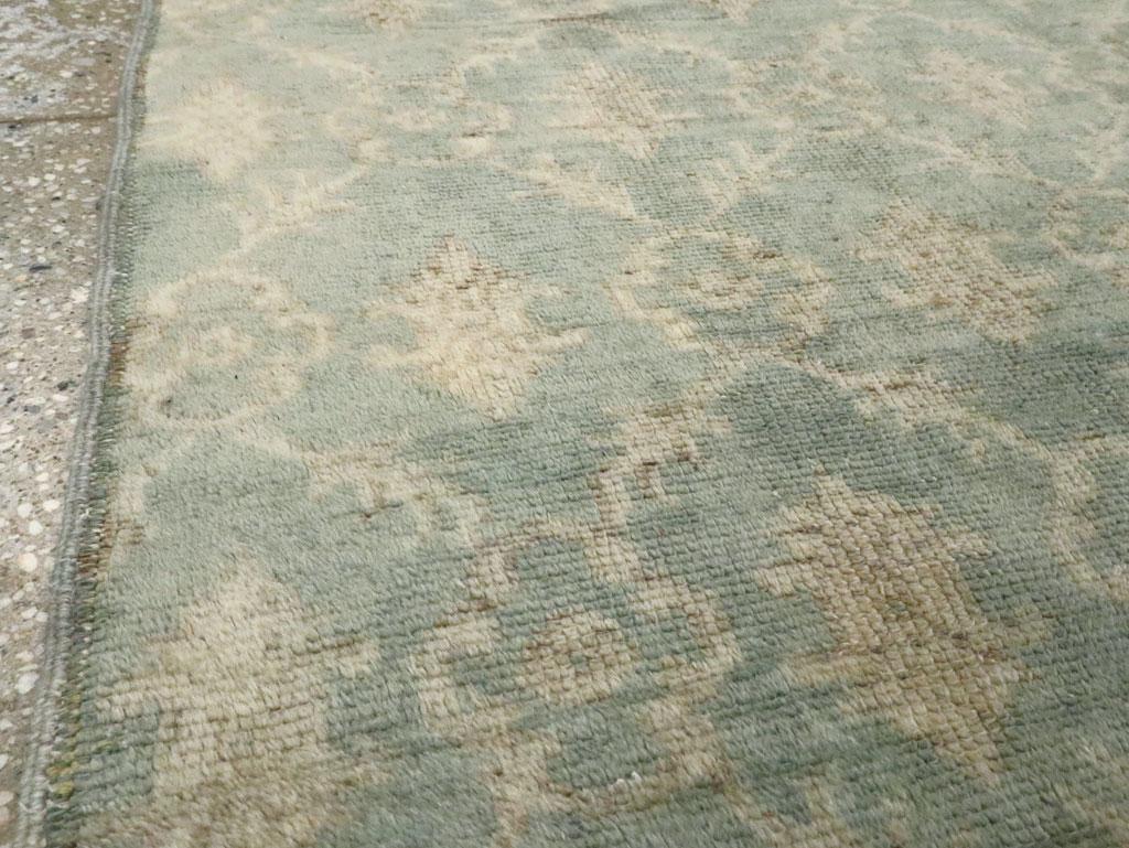 Alfombra turca de Anatolia de mediados del siglo XX Rústico en venta