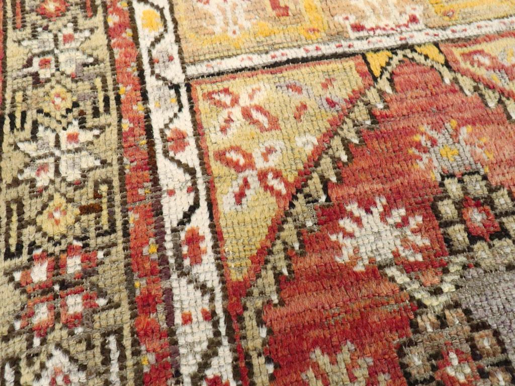 Türkischer anatolischer Bettvorleger aus der Mitte des 20. (Stammeskunst) im Angebot