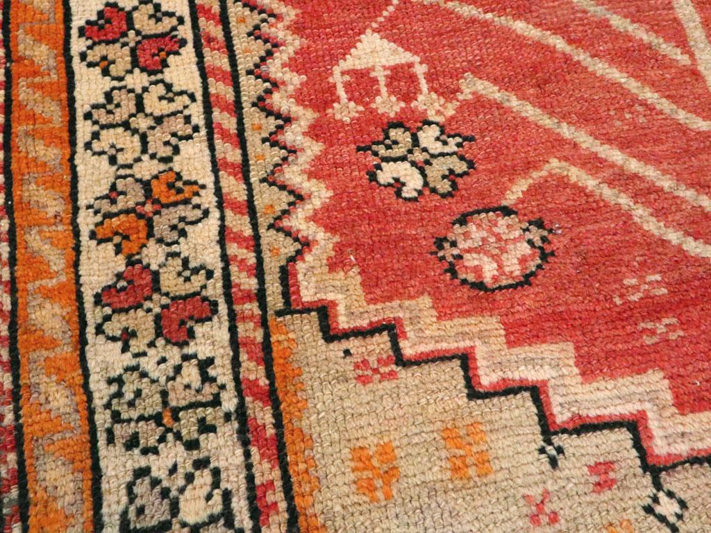 Türkischer anatolischer Bettvorleger aus der Mitte des 20. (Stammeskunst) im Angebot