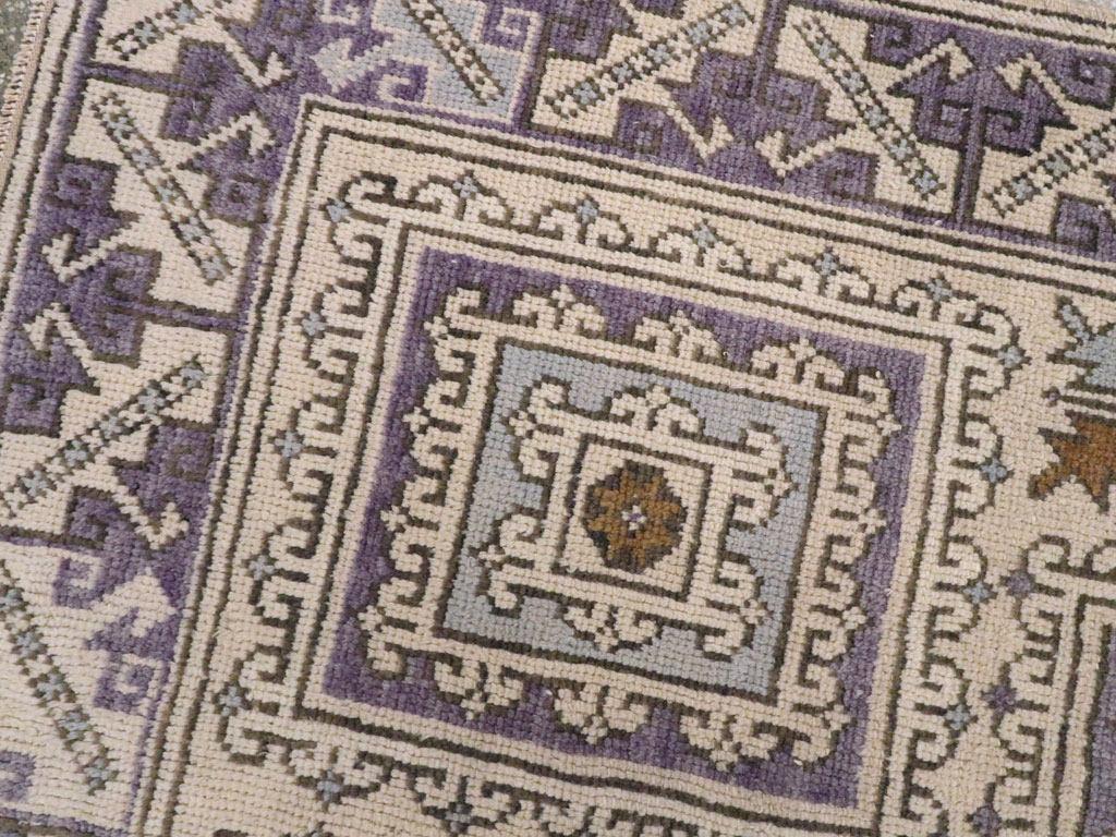 Mid-20th Century Turkish Anatolian Throw Rug Turco en venta