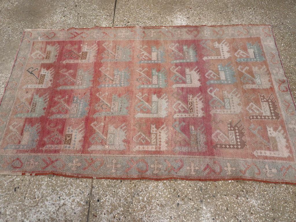 Turco Tappeto da lancio turco anatolico della metà del XX secolo in vendita