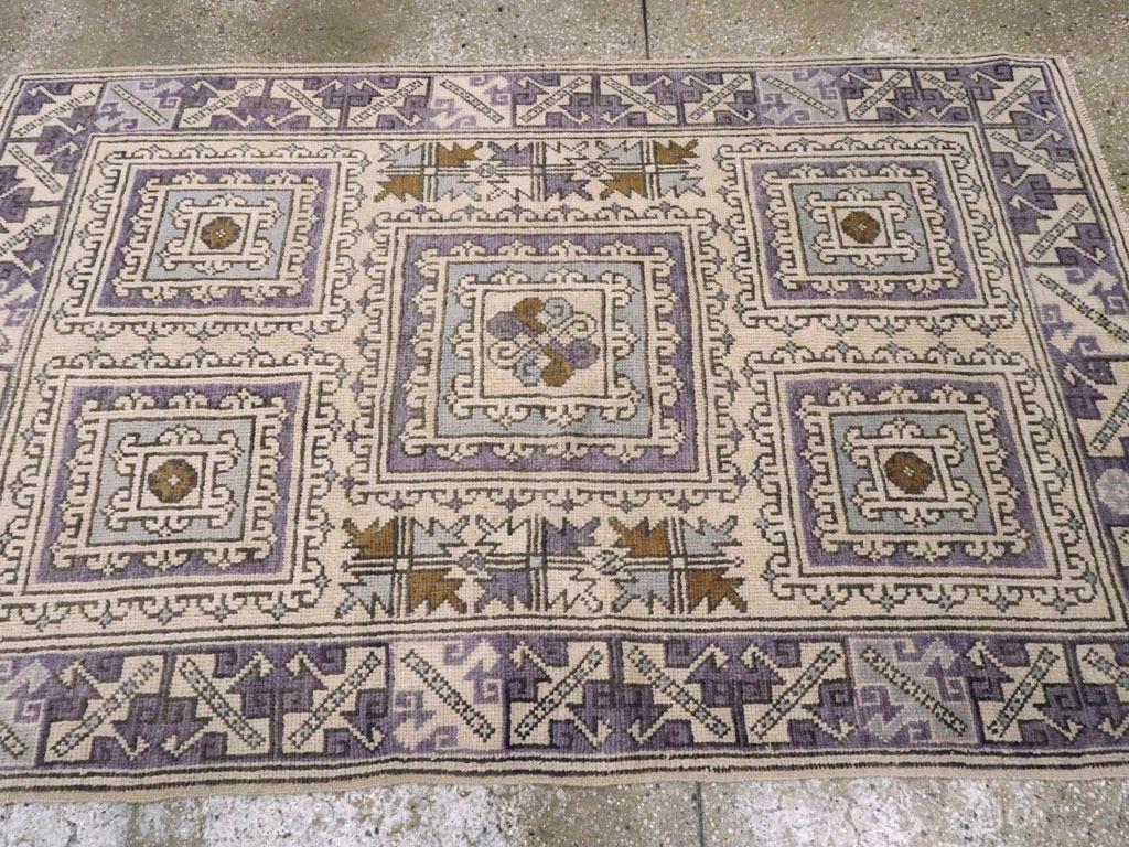 Mid-20th Century Turkish Anatolian Throw Rug Anudado a mano en venta