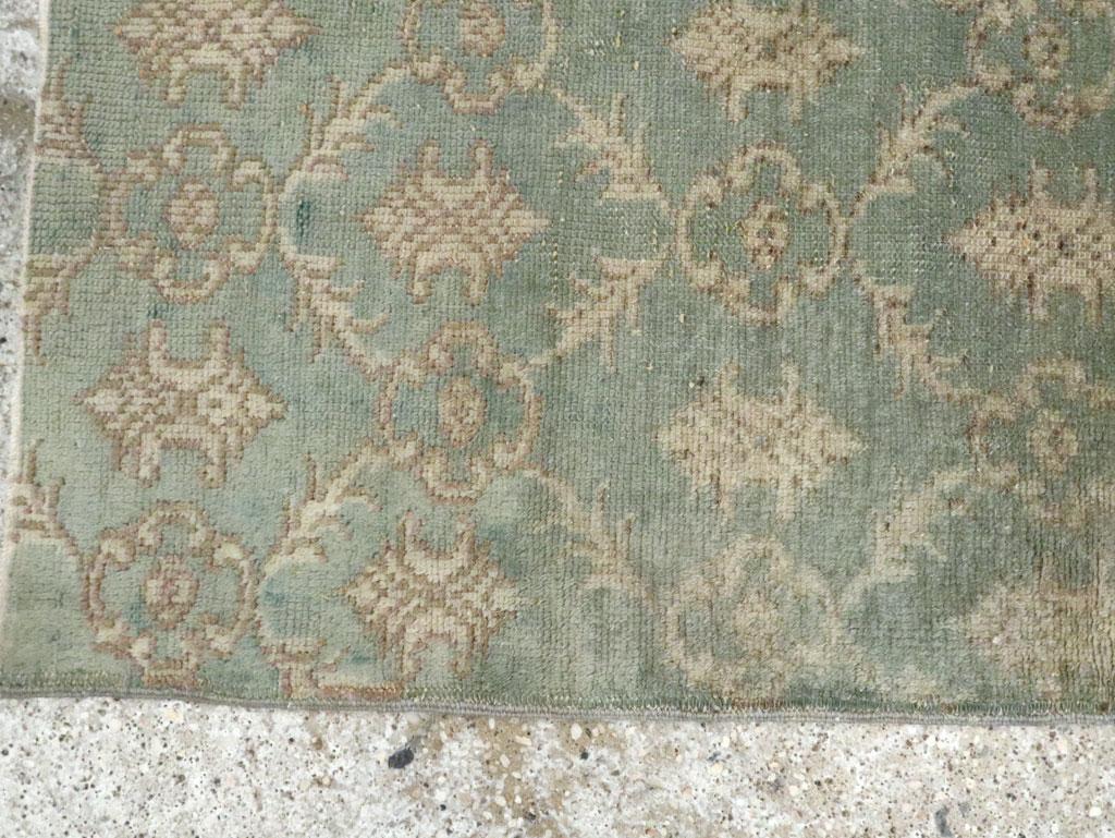 Alfombra turca de Anatolia de mediados del siglo XX Anudado a mano en venta