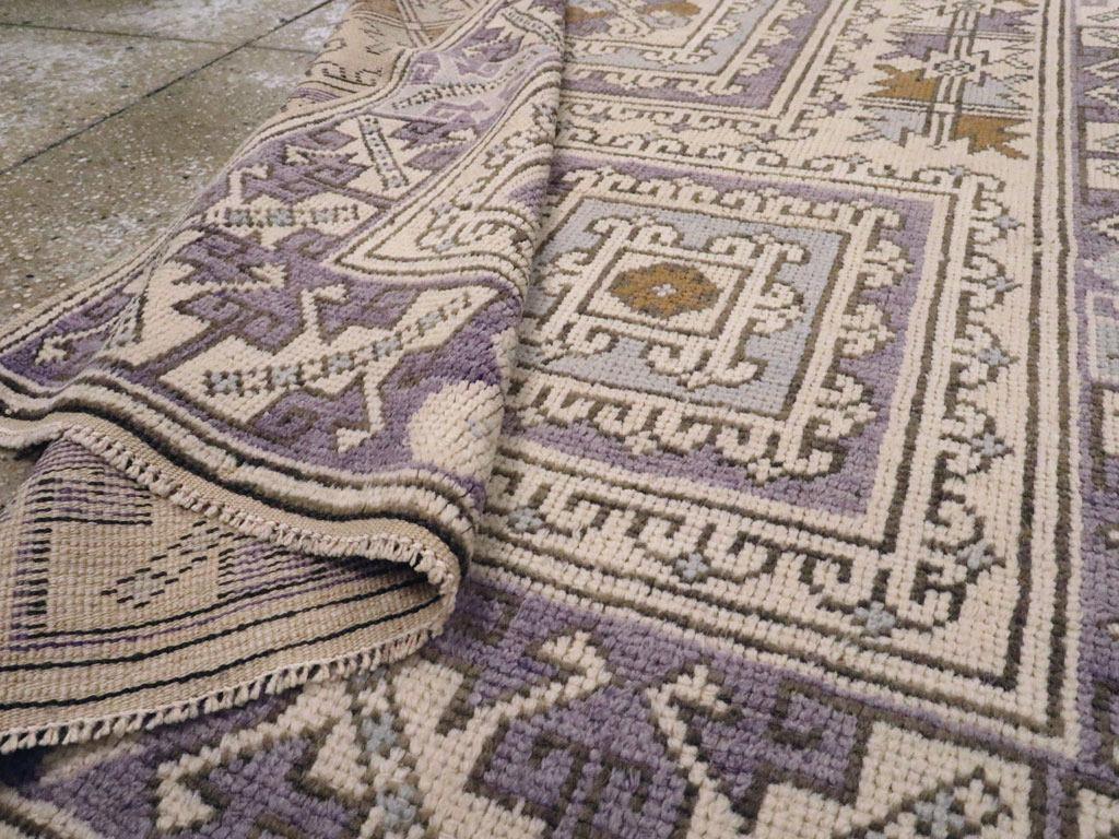 Mid-20th Century Turkish Anatolian Throw Rug en Excelente estado para la venta en New York, NY