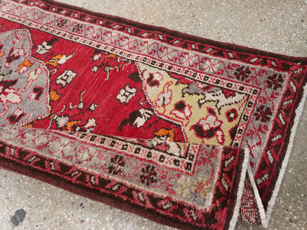 Türkischer anatolischer Bettvorleger aus der Mitte des 20. im Angebot 1