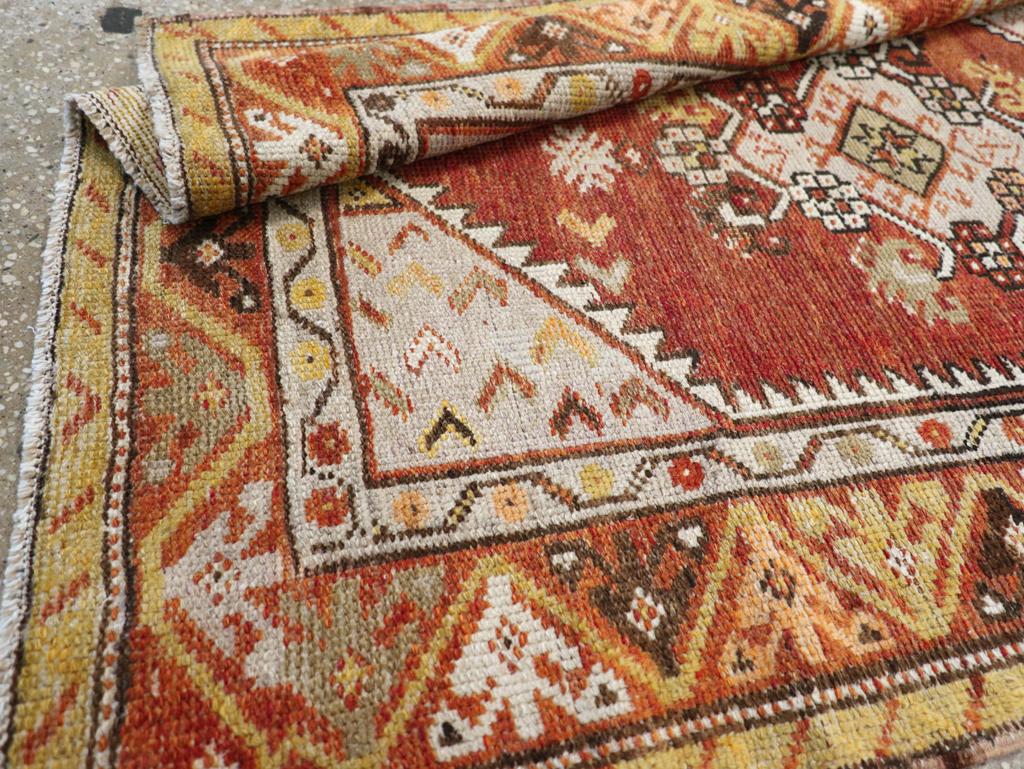 Türkischer anatolischer Bettvorleger aus der Mitte des 20. im Angebot 1
