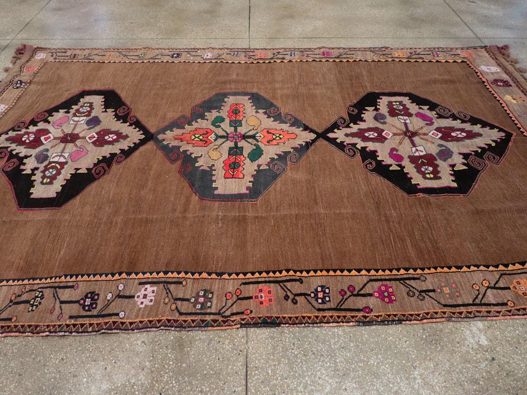 Mid-20th Century Turkish Anatolian Tribal Accent Carpet In Excellent Condition For Sale In New York, NY