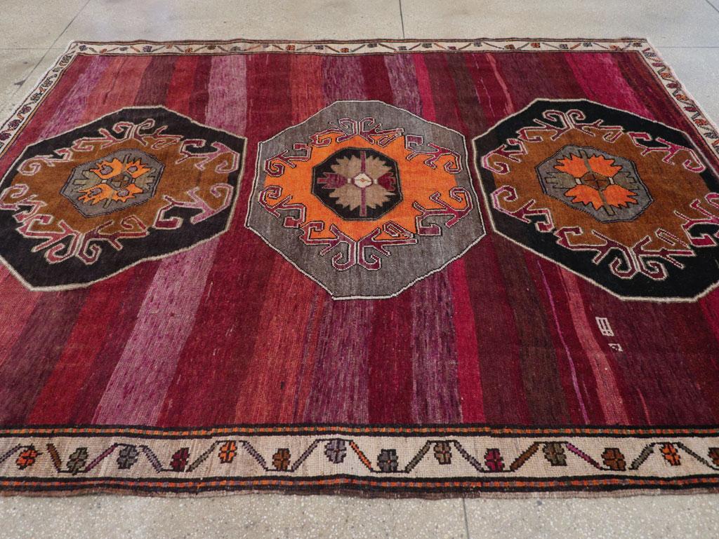 Mid-20th Century Turkish Anatolian Tribal Accent Carpet In Excellent Condition For Sale In New York, NY