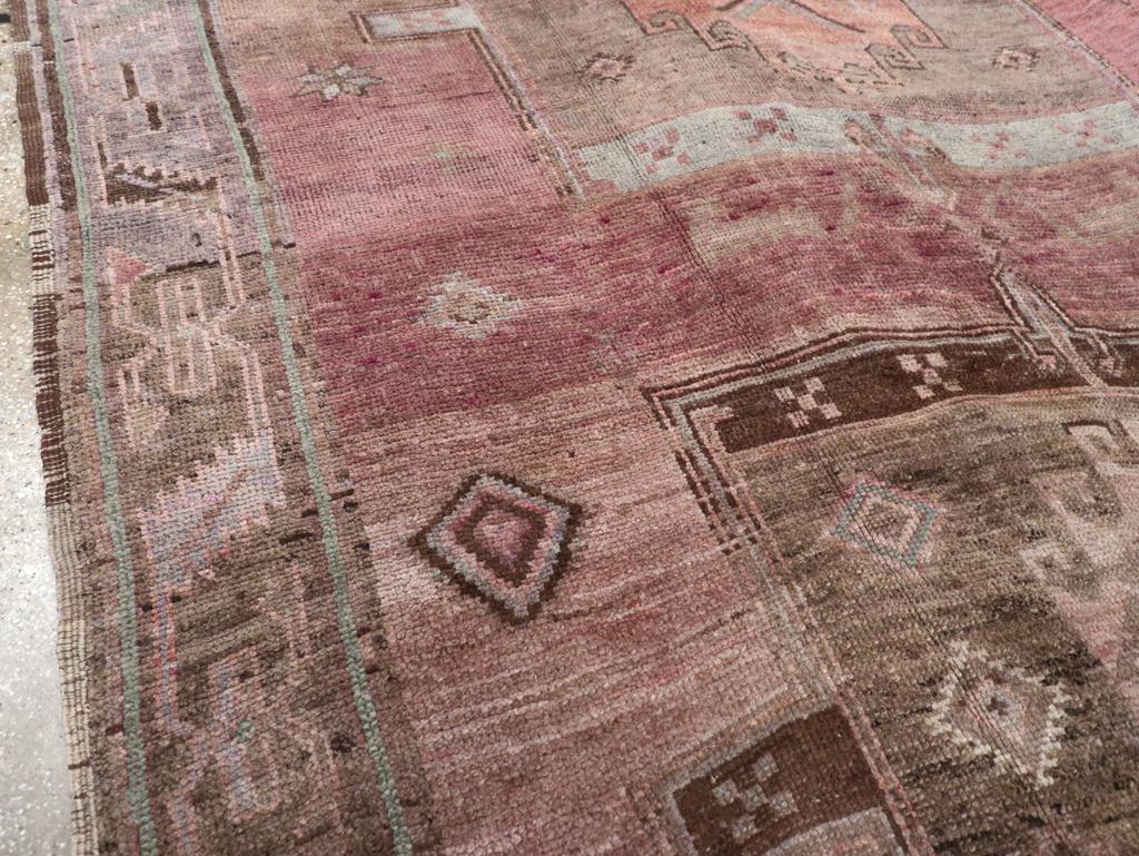 Tribale Tappeto tribale turco anatolico della metà del XX secolo (a) Gallery in vendita