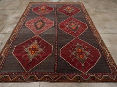 Galerie Shabab Collection Tappeto tribale turco anatolico della metà del XX secolo
