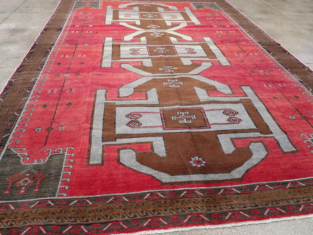 Mid-20th Century Turkish Anatolian Tribal Room Size Carpet In condizioni ottime in vendita a New York, NY