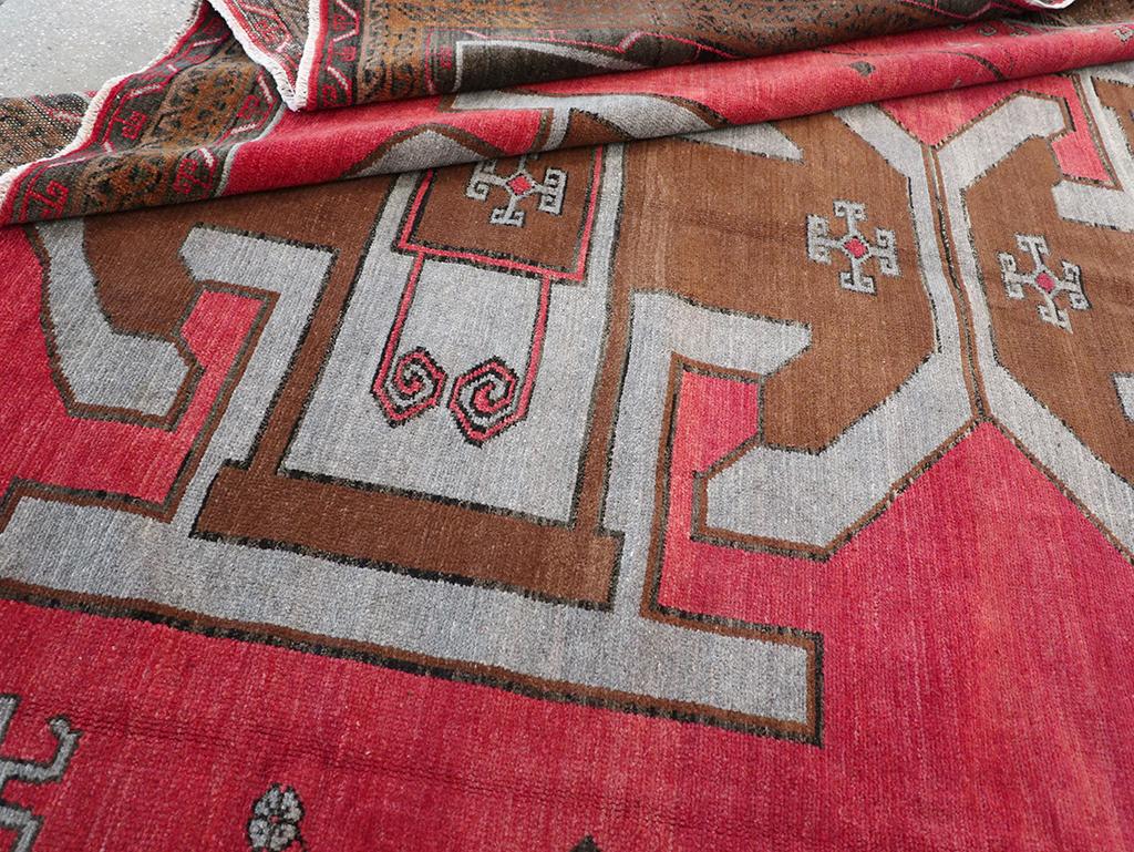 Lana Mid-20th Century Turkish Anatolian Tribal Room Size Carpet in vendita