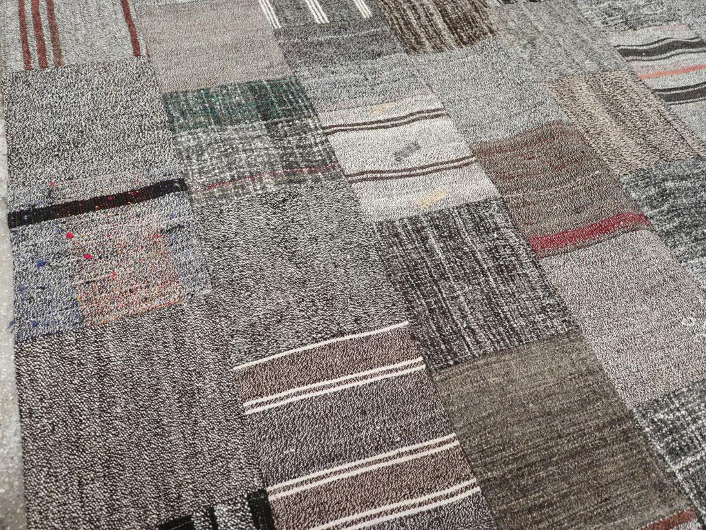 Hand-Woven Mid-20th Century Turkish Flatweave Kilim Accent Carpet For Sale