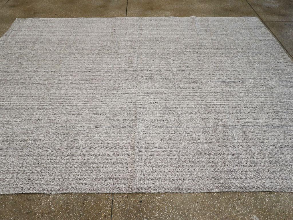 Alfombra de acento Kilim turca de tejido plano de mediados del siglo XX Tejido a mano en venta