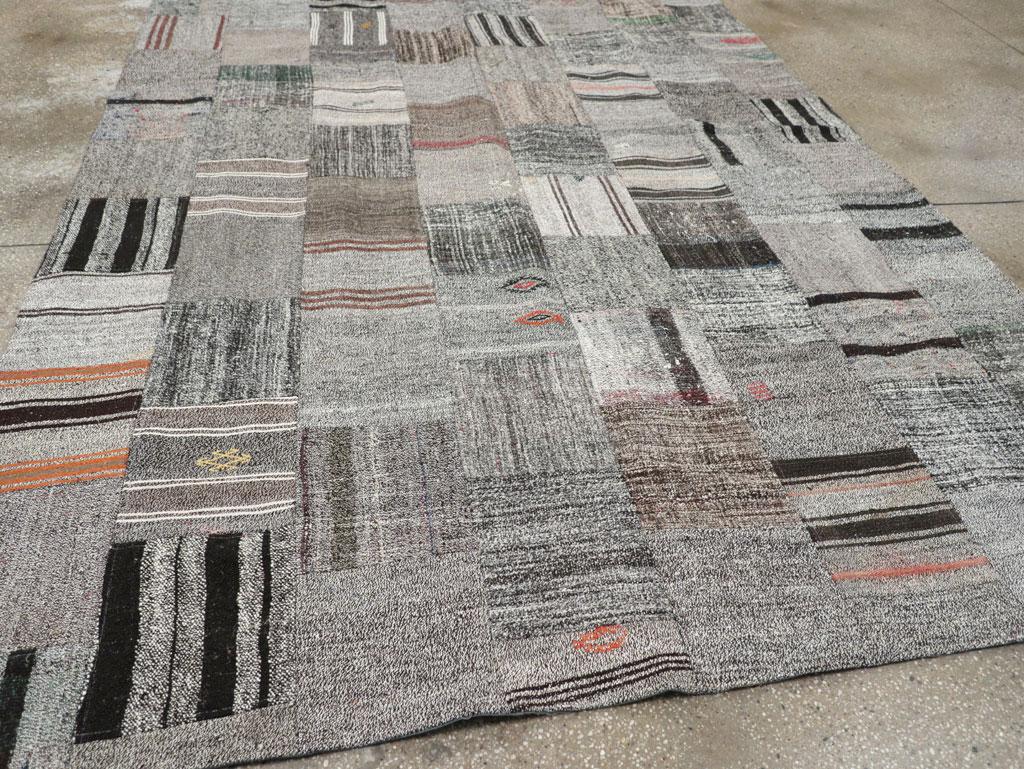 Mid-20th Century Turkish Flatweave Kilim Accent Carpet For Sale 1