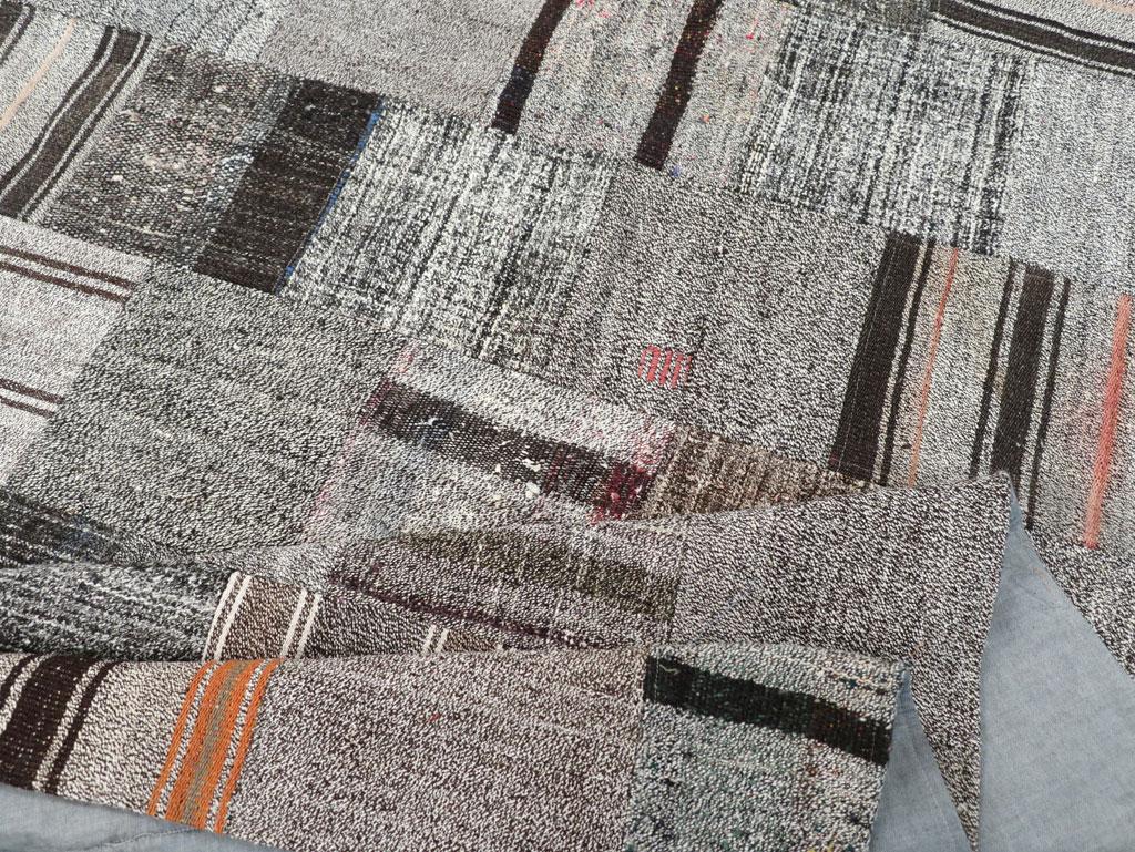 Mid-20th Century Turkish Flatweave Kilim Accent Carpet For Sale 2