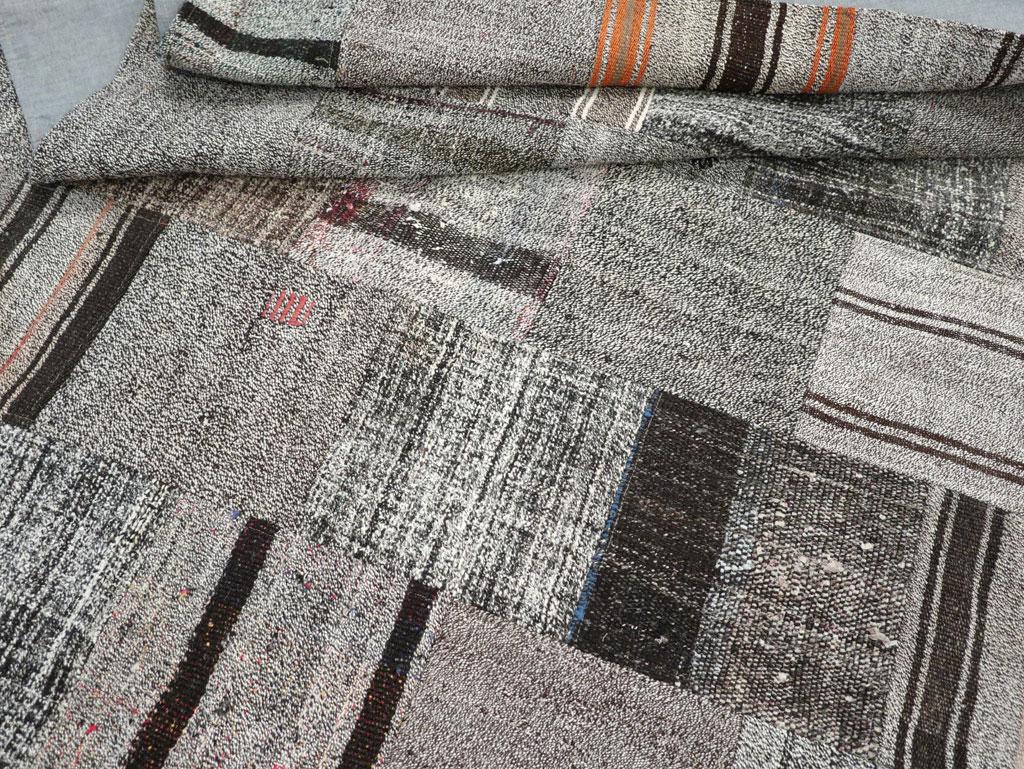 Mid-20th Century Turkish Flatweave Kilim Accent Carpet For Sale 3