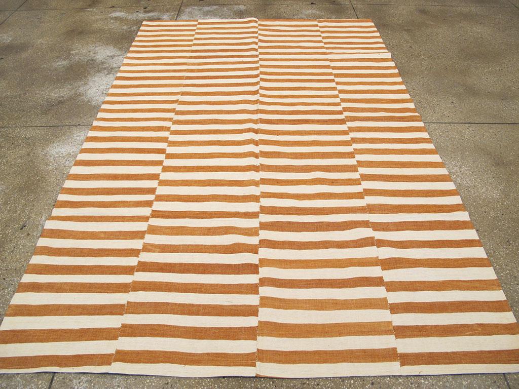 This Mid-20th century Turkish Flatweave Kilim rug, measuring 5' 11