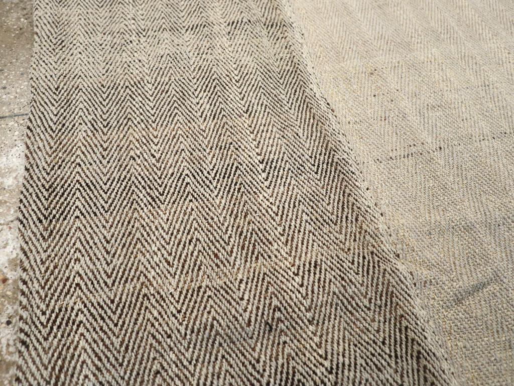 Hand-Woven Mid-20th Century Turkish Flatweave Kilim Accent Rug For Sale