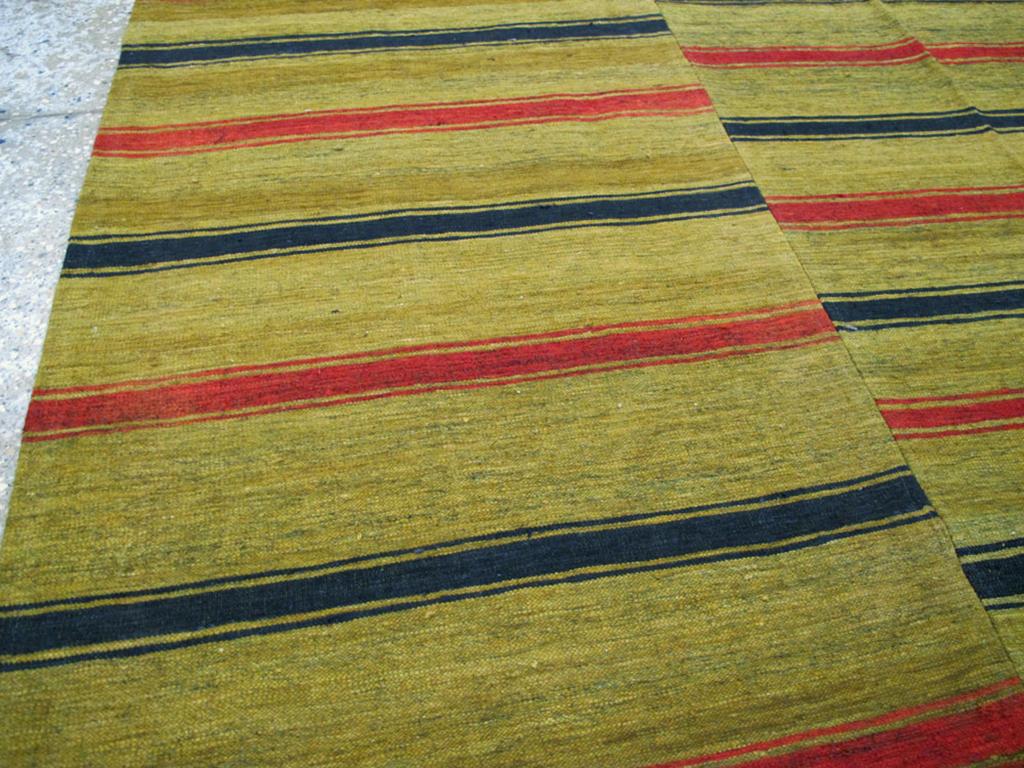 Hand-Woven Mid-20th Century Turkish Flatweave Kilim Accent Rug For Sale