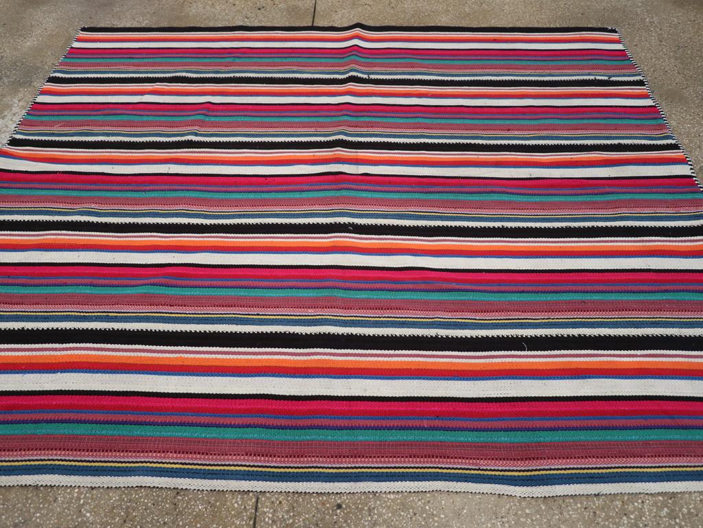 Mid-20th Century Turkish Flatweave Kilim Accent Rug In Excellent Condition For Sale In New York, NY