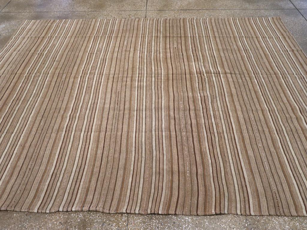 Mid-20th Century Turkish Flatweave Kilim Accent Rug In Excellent Condition For Sale In New York, NY