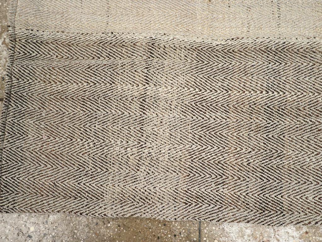 Wool Mid-20th Century Turkish Flatweave Kilim Accent Rug For Sale