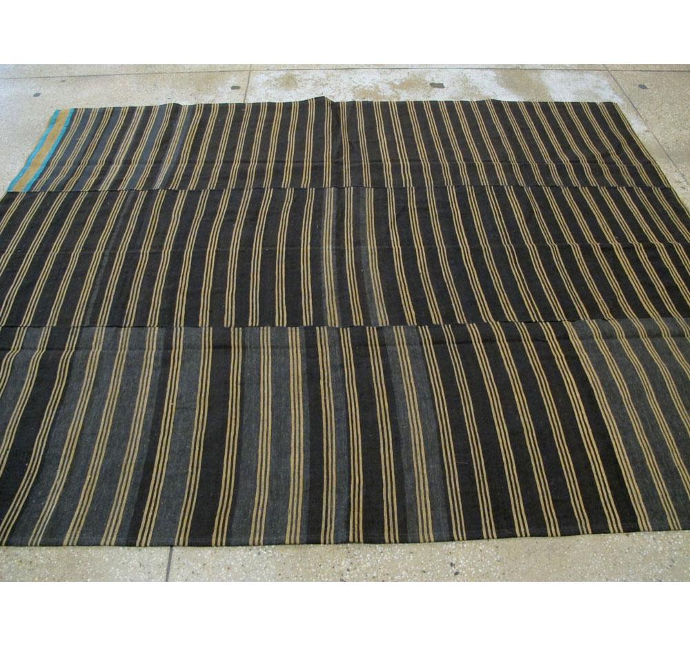 Wool Mid-20th Century Turkish Flat-Weave Kilim Accent Rug For Sale