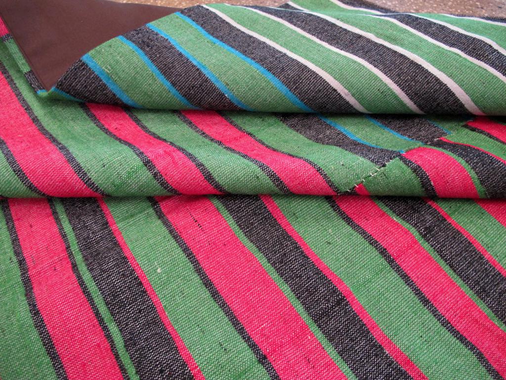 Türkischer Flachgewebe-Kilim-Akzentteppich aus der Mitte des 20. (20. Jahrhundert) im Angebot
