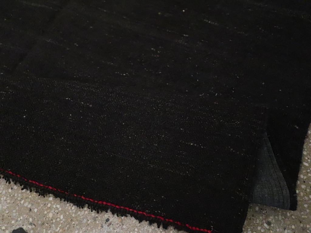 Alfombra de acento Kilim turca de tejido plano de mediados del siglo XX en venta 1