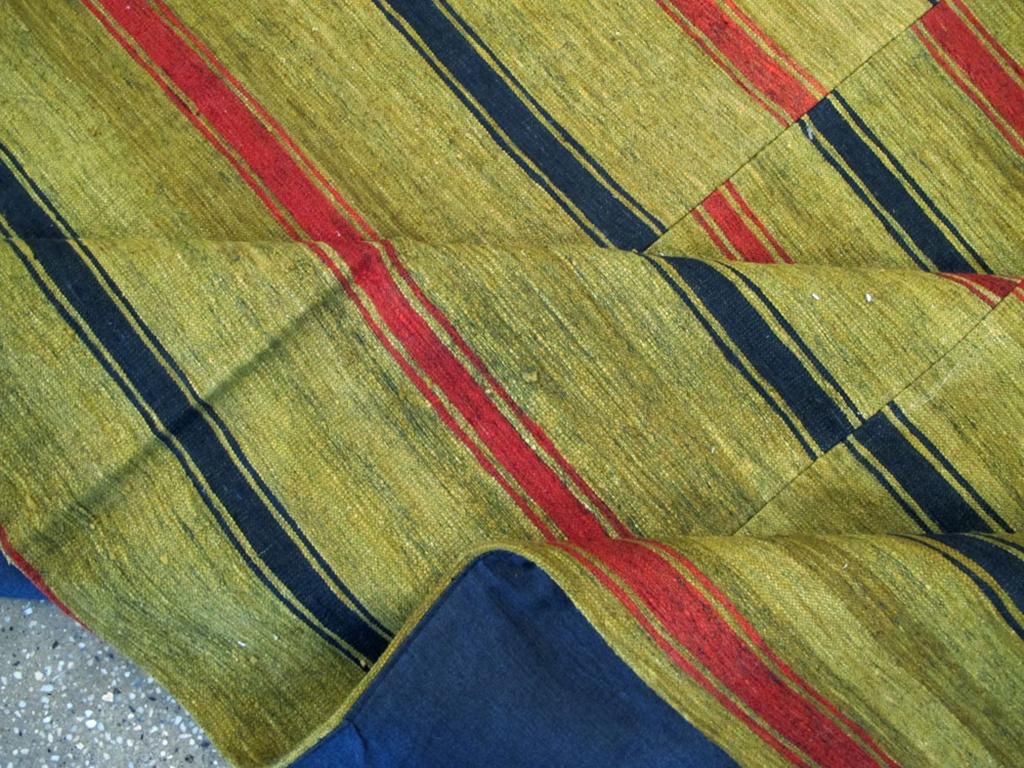 Mid-20th Century Turkish Flatweave Kilim Accent Rug For Sale 2