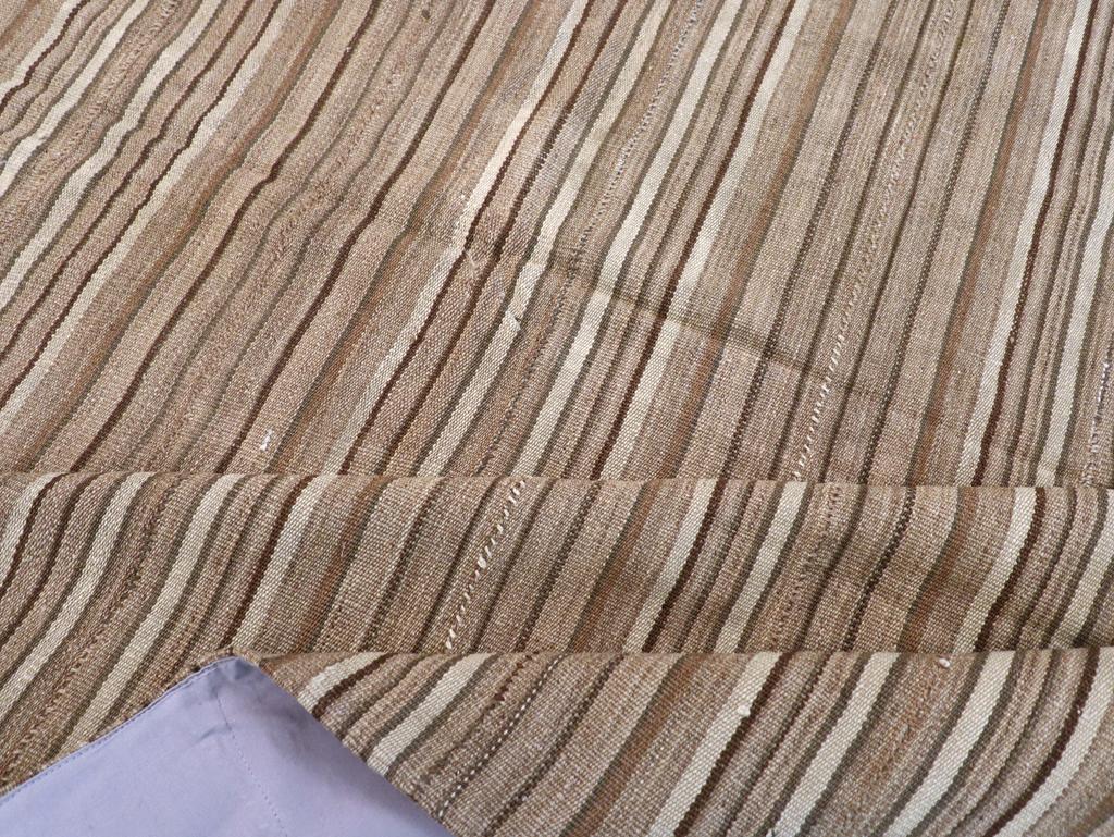 Mid-20th Century Turkish Flatweave Kilim Accent Rug For Sale 2