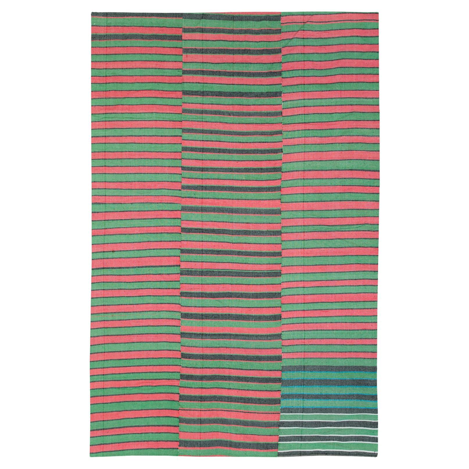 Alfombra de acento Kilim turca de tejido plano de mediados del siglo XX