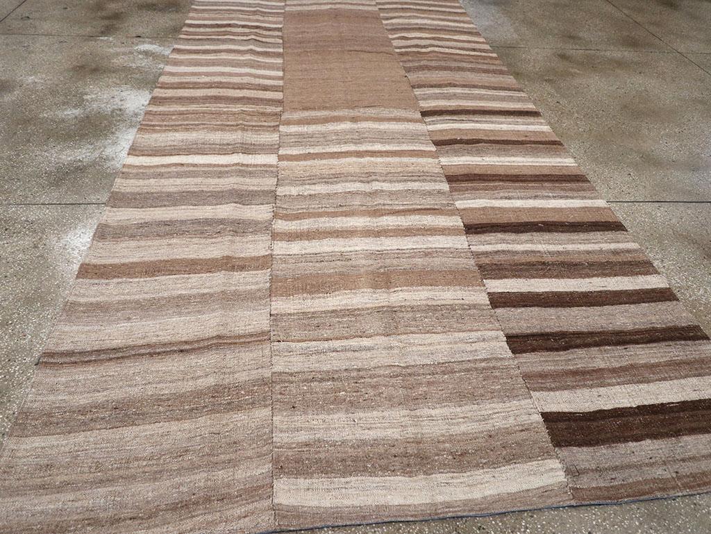 Mid-20th Century Turkish Flatweave Kilim Gallery Carpet For Sale 1