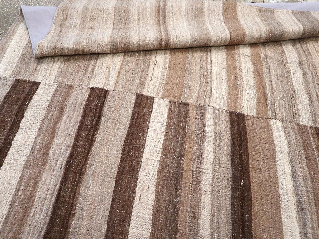 Mid-20th Century Turkish Flatweave Kilim Gallery Carpet For Sale 3