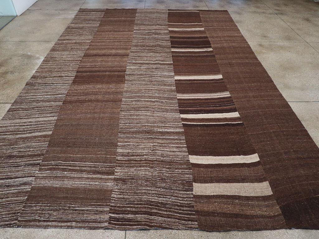Un tappeto turco a trama piatta Kilim di grandi dimensioni realizzato a mano nella metà del XX secolo.

Misure: 10' 9