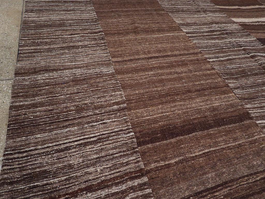 Turco Tappeto turco a trama piatta Kilim della metà del XX secolo, di grandi dimensioni, ROOMS in vendita