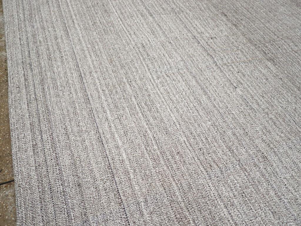 Großer türkischer Flachgewebe-Kelim-Teppich in Zimmergröße aus der Mitte des 20. Jahrhunderts (Türkisch) im Angebot