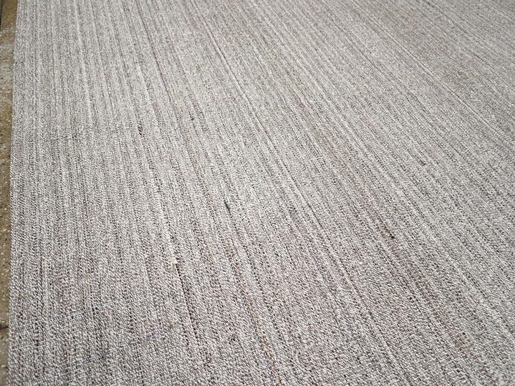 Großer türkischer Flachgewebe-Kelim-Teppich in Zimmergröße aus der Mitte des 20. Jahrhunderts (Türkisch) im Angebot