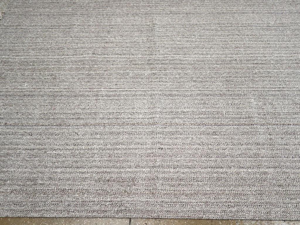 Großer türkischer Flachgewebe-Kelim-Teppich in Zimmergröße aus der Mitte des 20. Jahrhunderts im Zustand „Hervorragend“ im Angebot in New York, NY