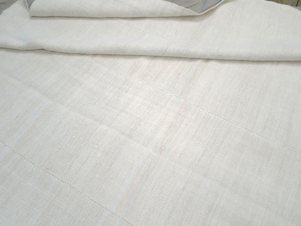 Großer türkischer Flachgewebe-Kelim-Teppich in Zimmergröße aus der Mitte des 20. Jahrhunderts im Angebot 2