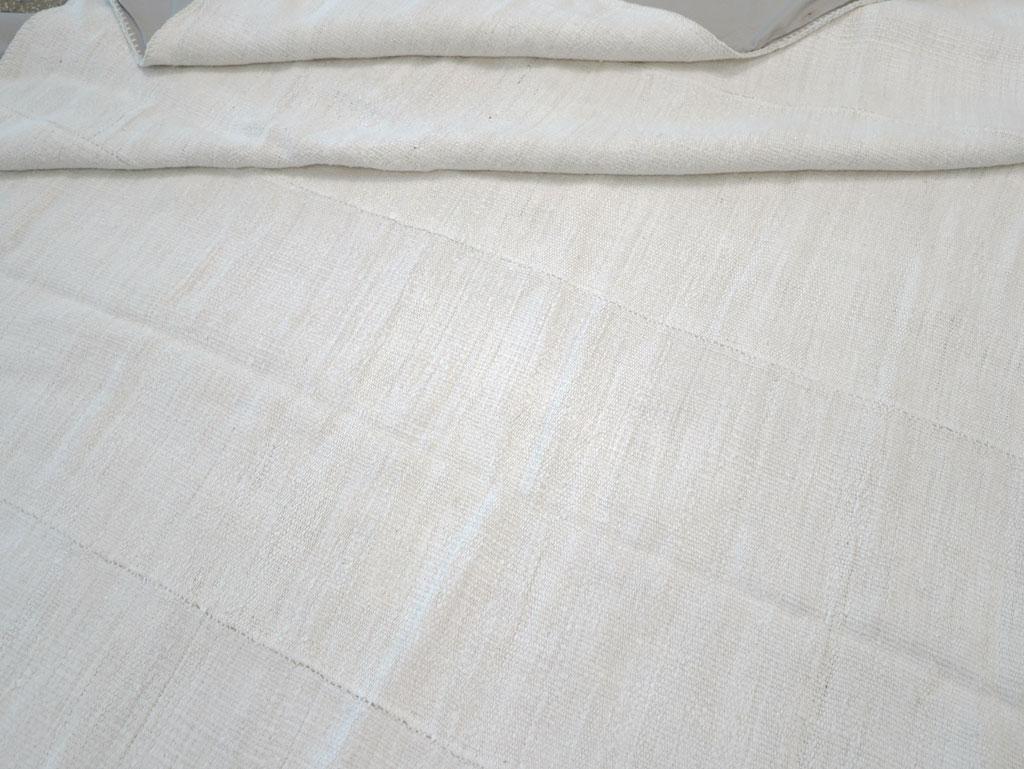 Großer türkischer Flachgewebe-Kelim-Teppich in Zimmergröße aus der Mitte des 20. Jahrhunderts im Angebot 3