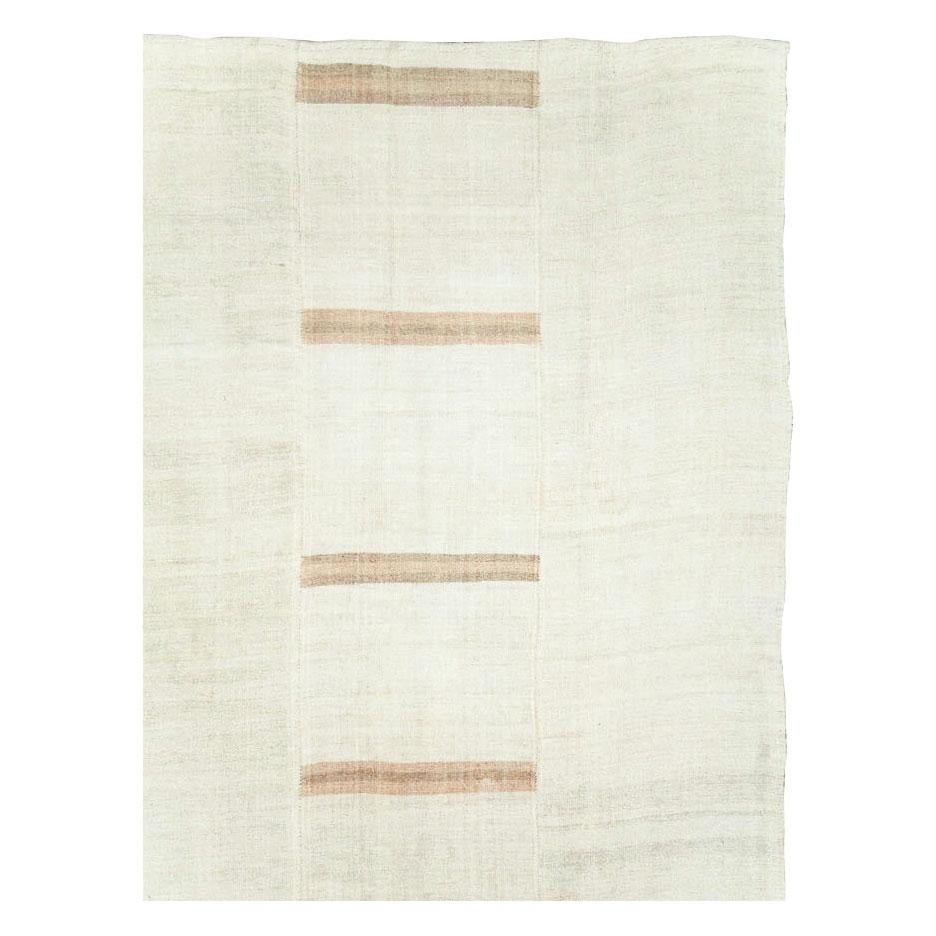 Rustic Mid-20th Century Turkish Flat-Weave Kilim Large Room Size Carpet in Cream White For Sale