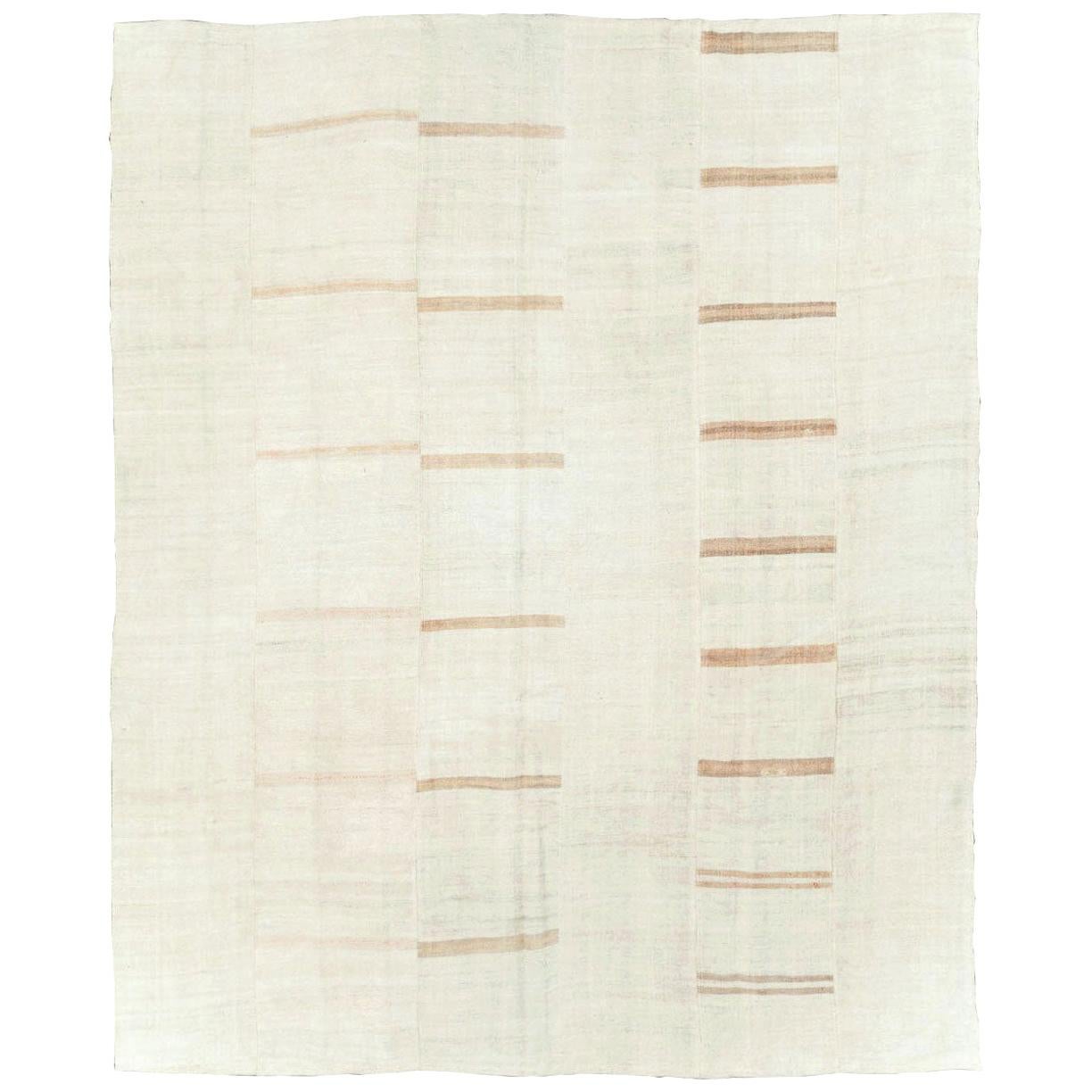 Mid-20th Century Turkish Flat-Weave Kilim Large Room Size Carpet in Cream White For Sale