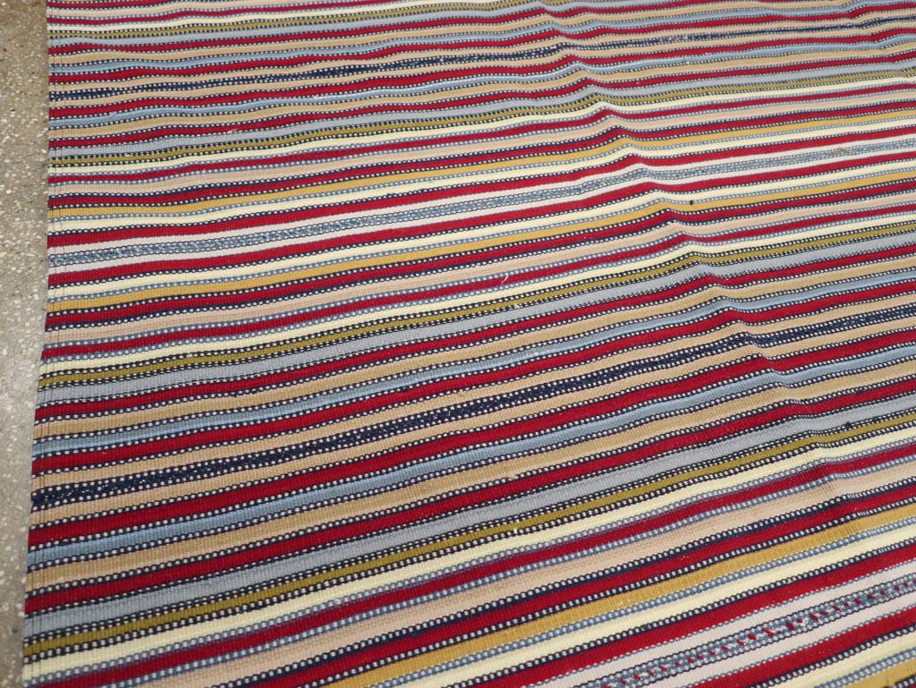 Hand-Woven Mid-20th Century Turkish Flatweave Kilim Room Size Carpet For Sale