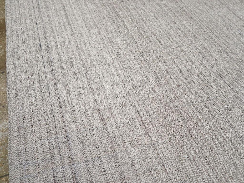 Mitte des 20. Jahrhunderts Türkischer Flachgewebe-Kilim Teppich in Raumgröße (Kelim) im Angebot