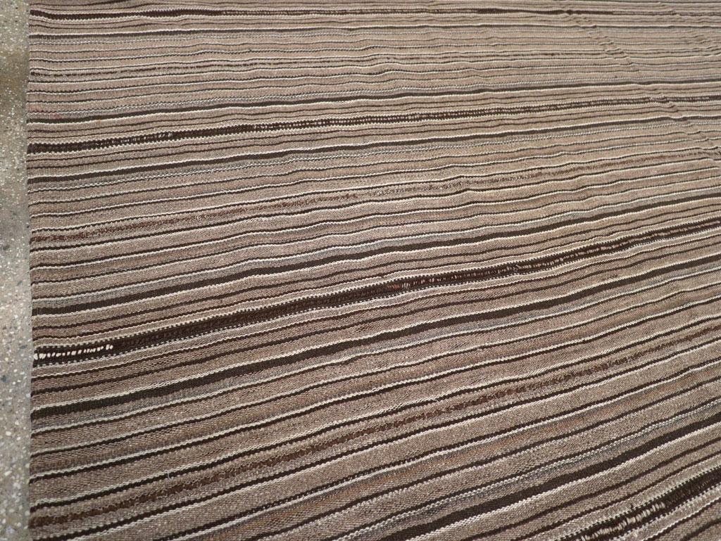 Mid-20th Century Turkish Flatweave Kilim Room Size Carpet Turco en venta