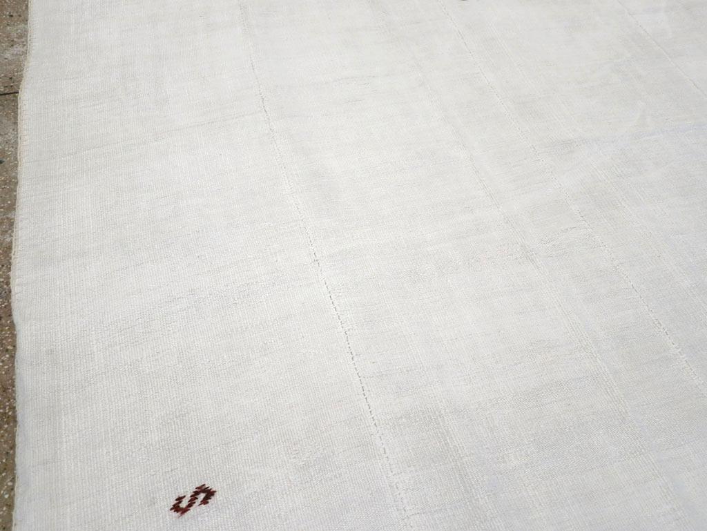 Mitte des 20. Jahrhunderts Türkischer Flachgewebe-Kilim Teppich in Raumgröße (Kelim) im Angebot