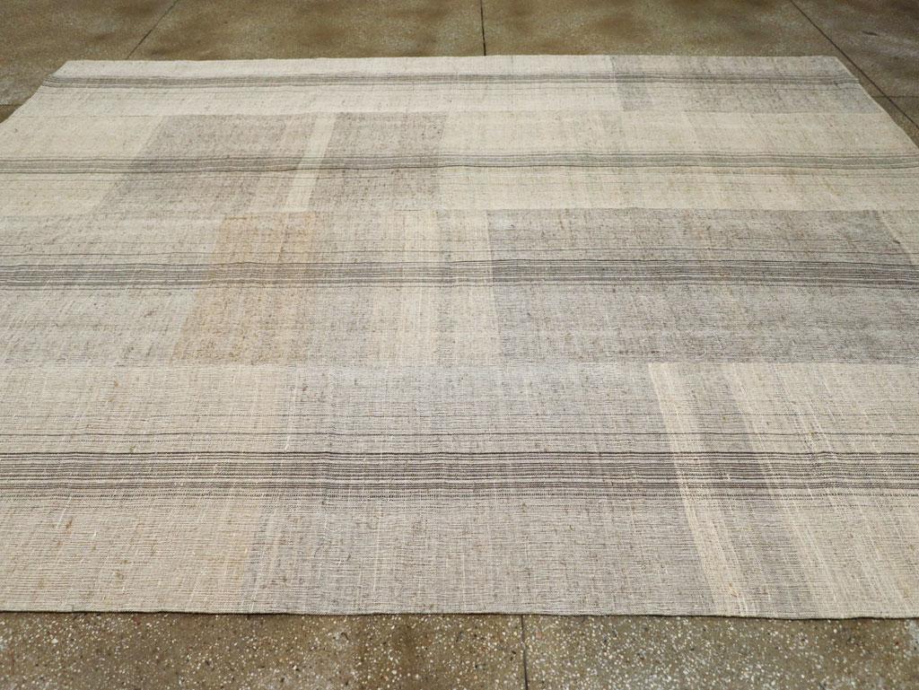 Mitte des 20. Jahrhunderts Türkischer Flachgewebe-Kilim Teppich in Raumgröße (Handgewebt) im Angebot