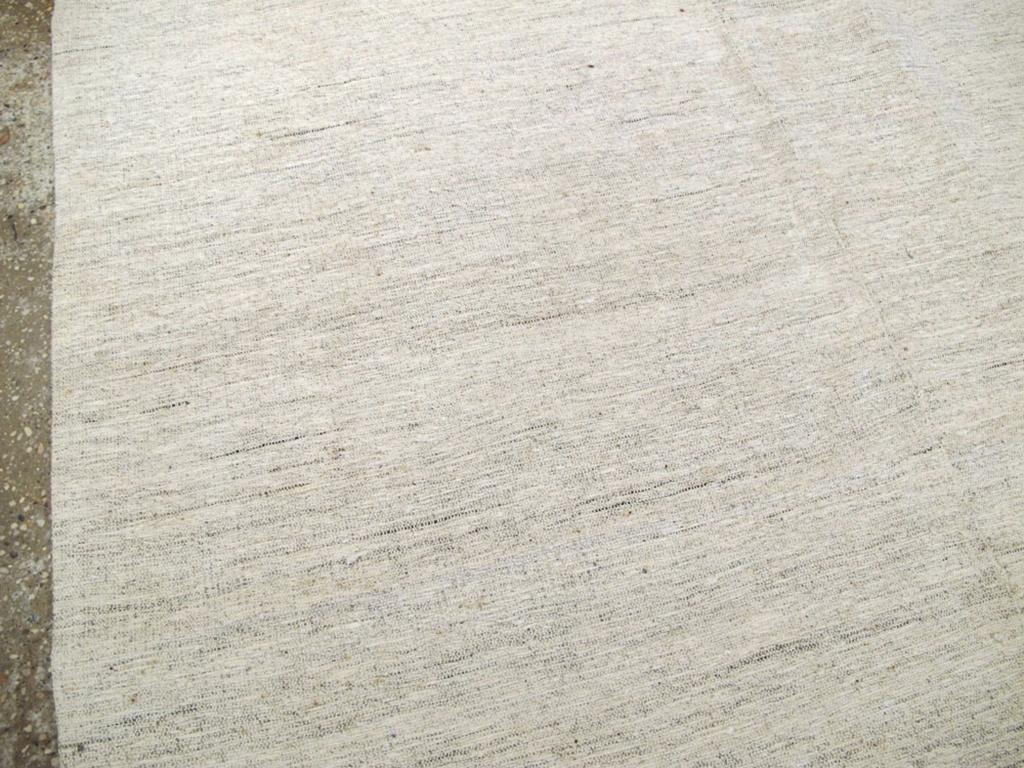 Mitte des 20. Jahrhunderts Türkischer Flachgewebe-Kilim Teppich in Raumgröße (Handgewebt) im Angebot